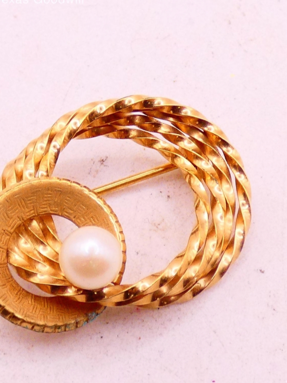 Danecraft Gold-Tone Pearl Circle Brooch — Elegant Twisted Design